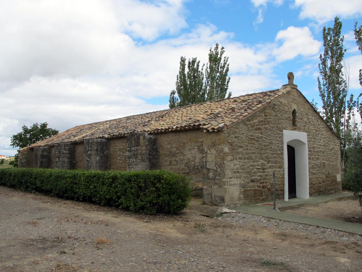 Santa Eufemia ermita Santakara aldean