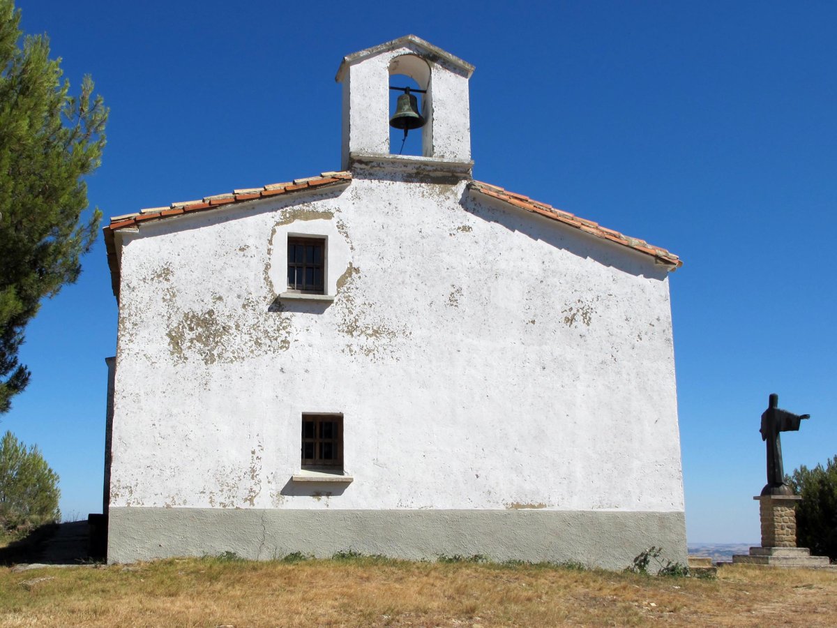 Santa Barbara ermita Mañeru aldean
