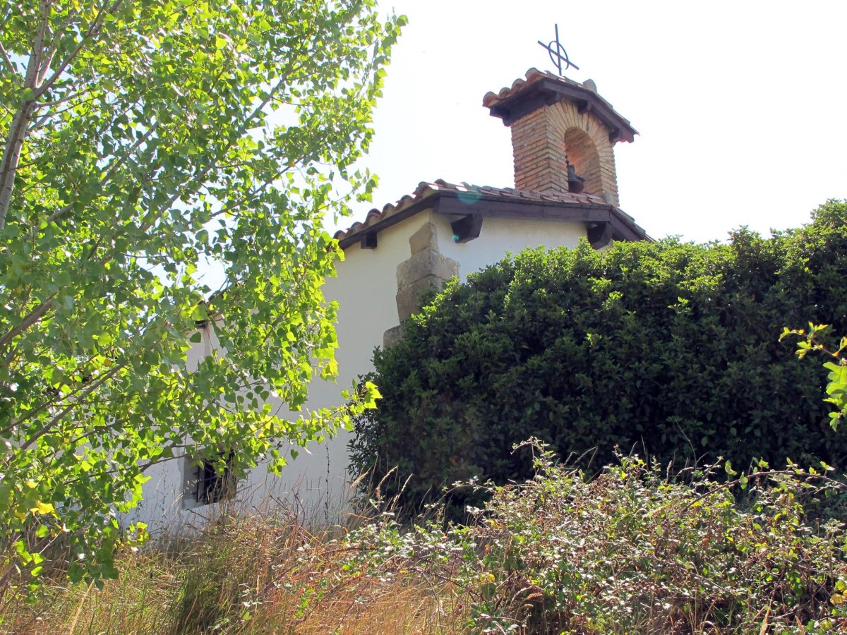 Santa Elena ermita Eskirotzko hilerrian