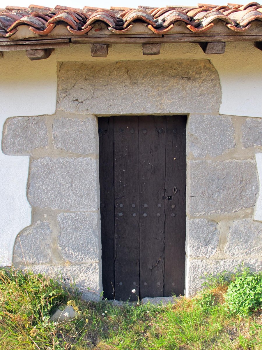 Santa Barbara ermita Satrustegiko hilerrian