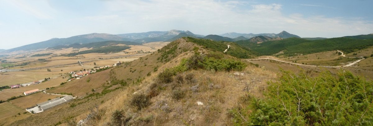 Arburungo gailurra, Saratsa herriaren gainean