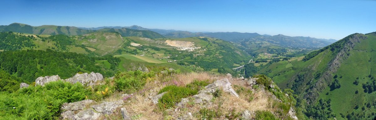 Baztango panoramika Burgalarko harritik