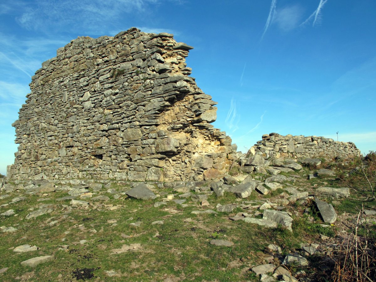 Olhain ermitaren hondakinak Sara aldean