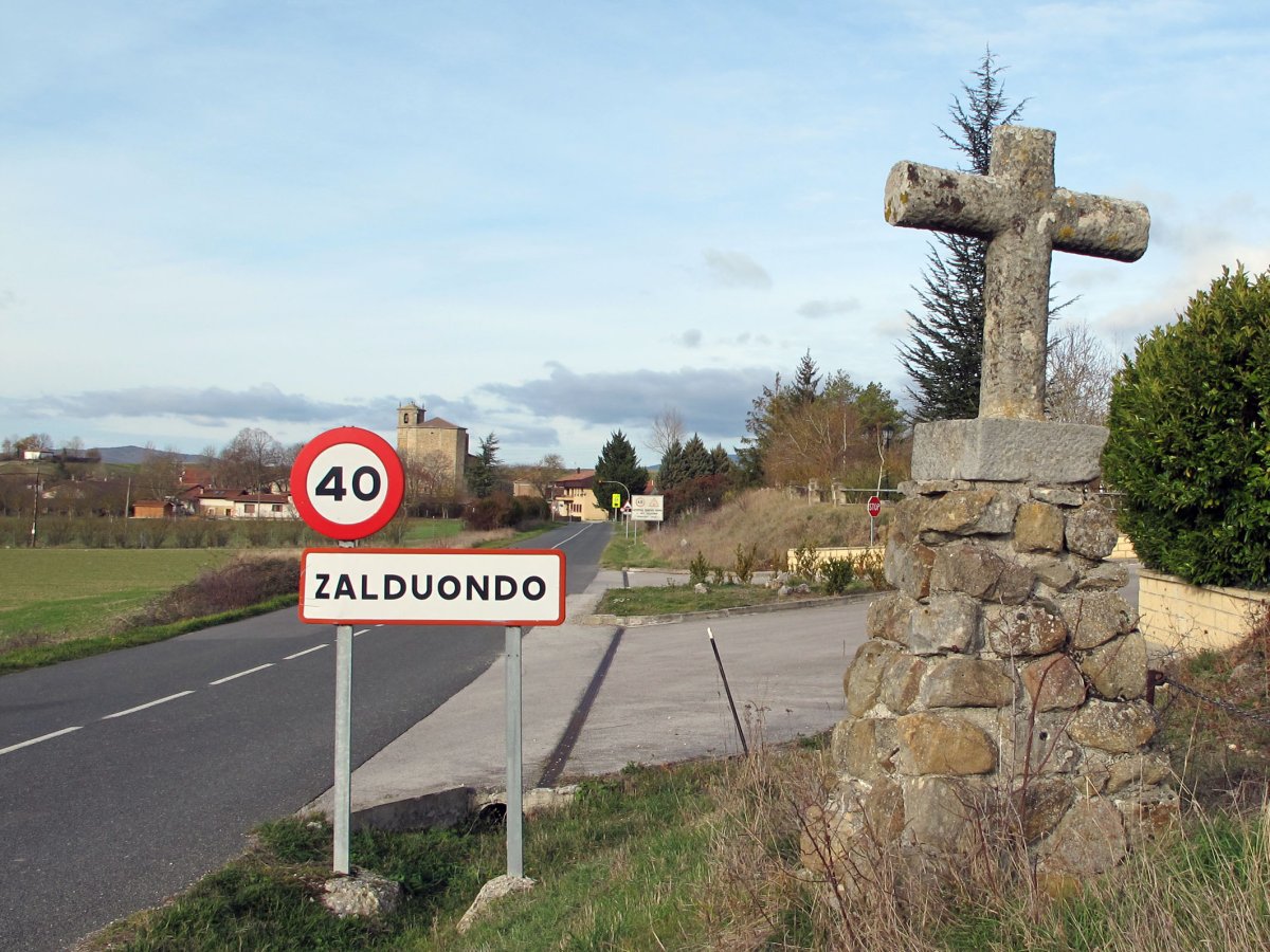 Herriko sarreran Gurutzea