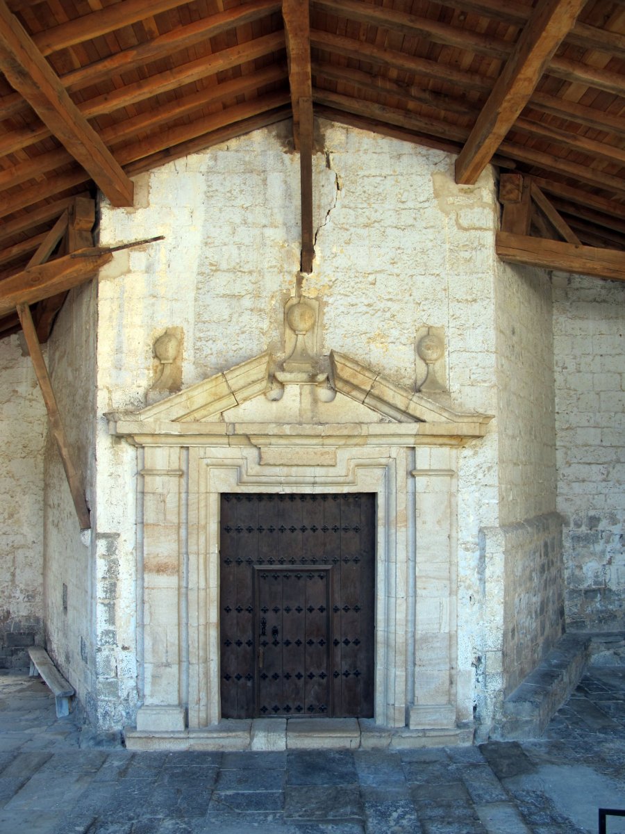 San Pedro elizaren sarrerako atea