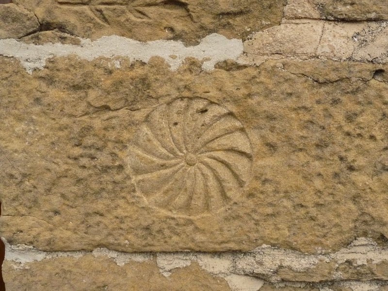 San Esteban ermitan zizelkaturiko ikurra