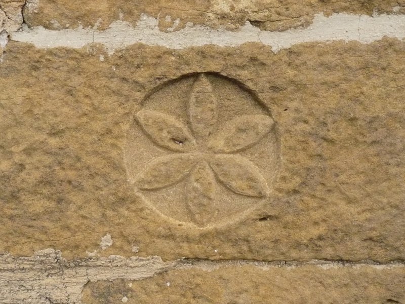 San Esteban ermitan zizelkaturiko ikurra