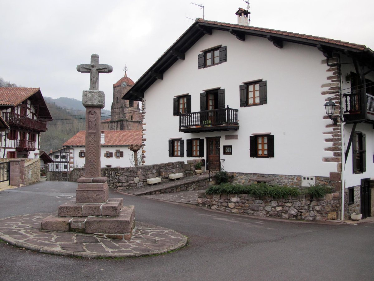 Kruzeroa eliz inguruan