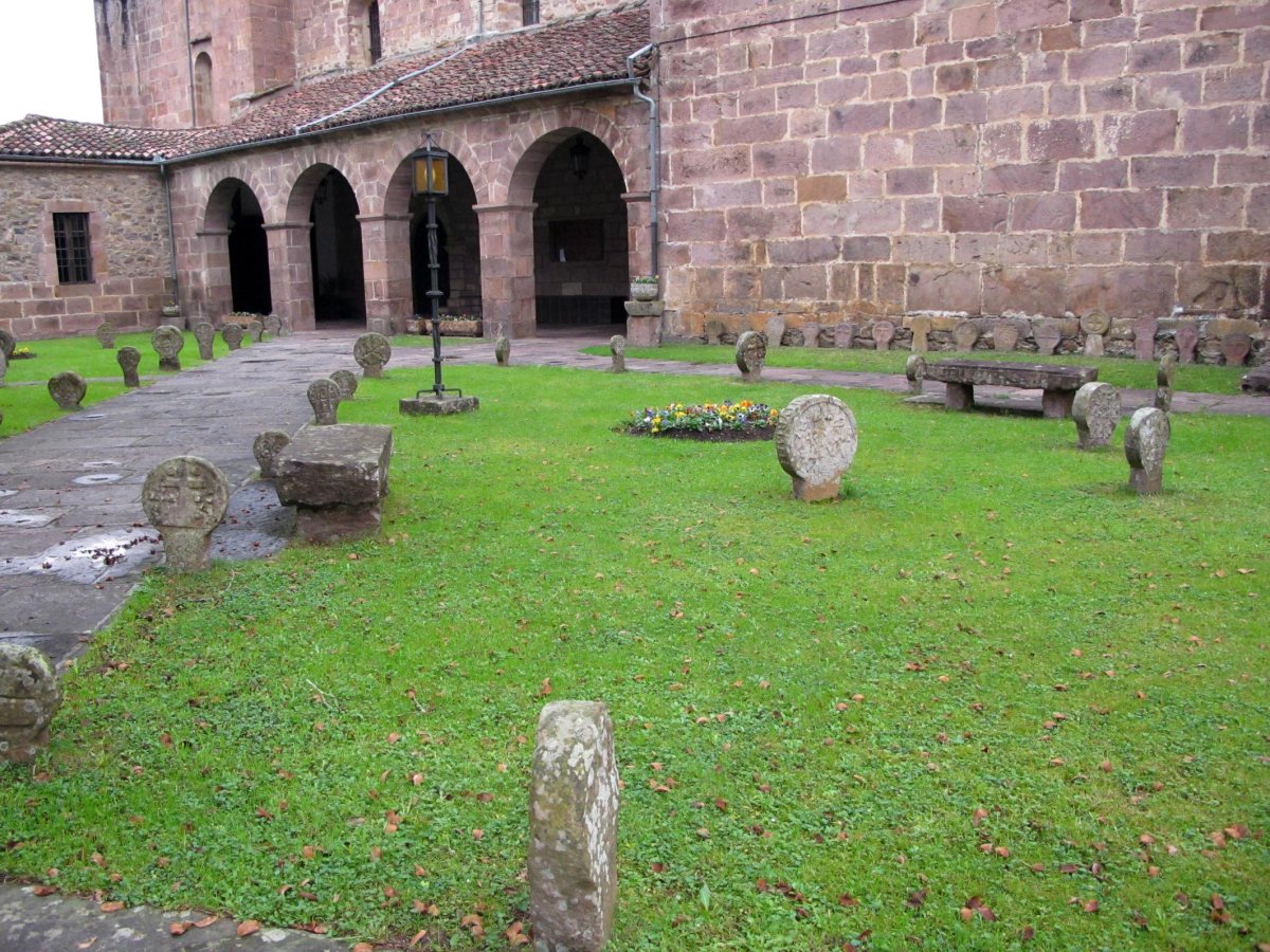 Eliz atariko Hilarriak