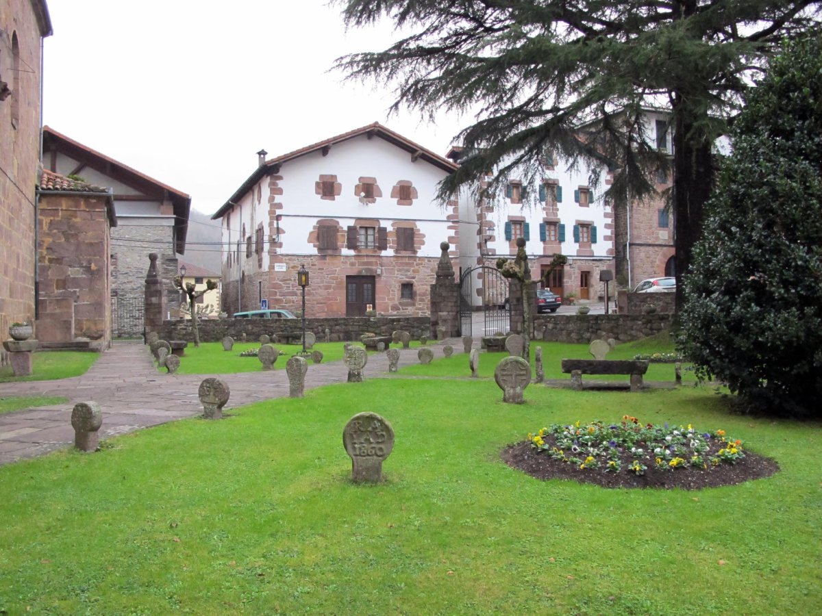 Eliz atariko Hilarriak