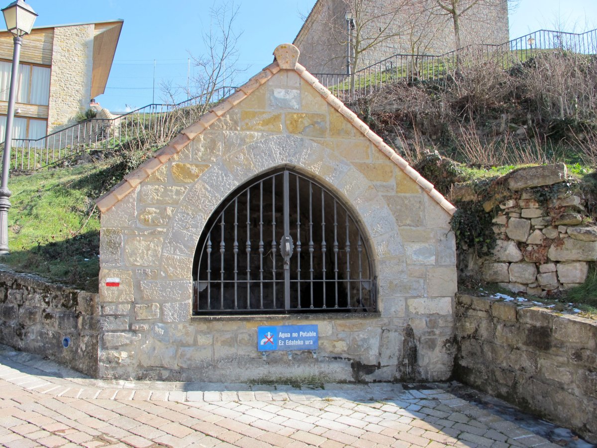 Iturria herriaren sarreran