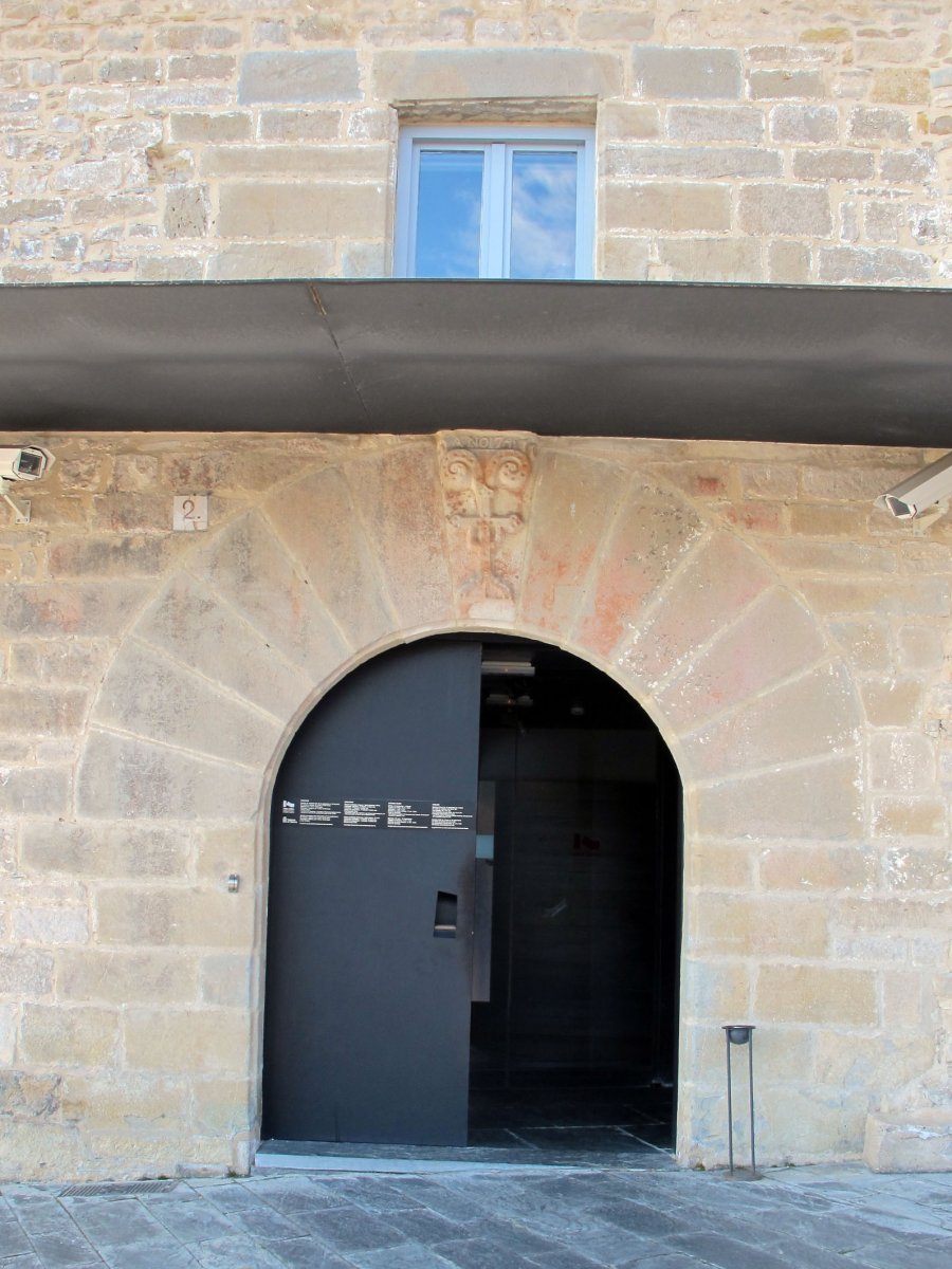 Museoaren sarrerako atea