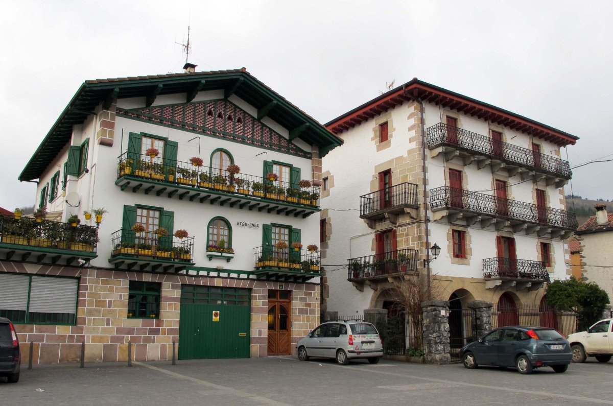 Jaun de Altzate plazako etxeak