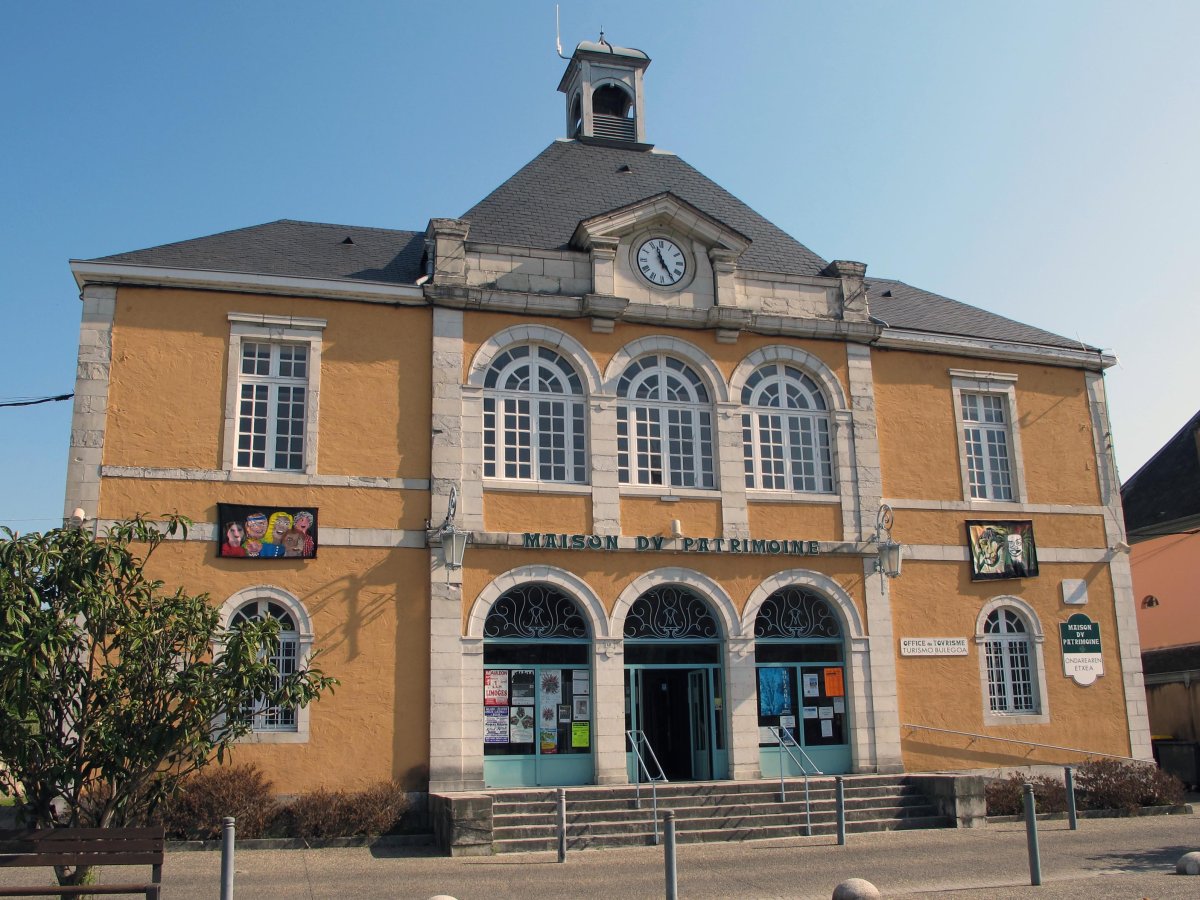 Turismo bulegoko etxea