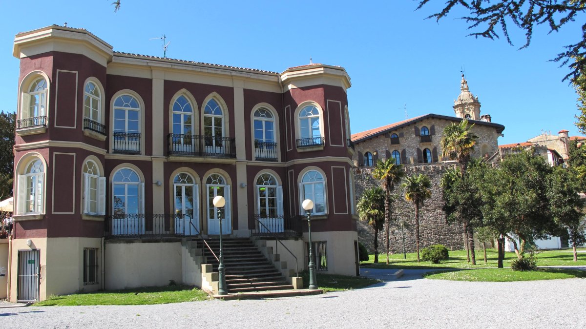 Kasino Zaharra, jubilatuen egoitza