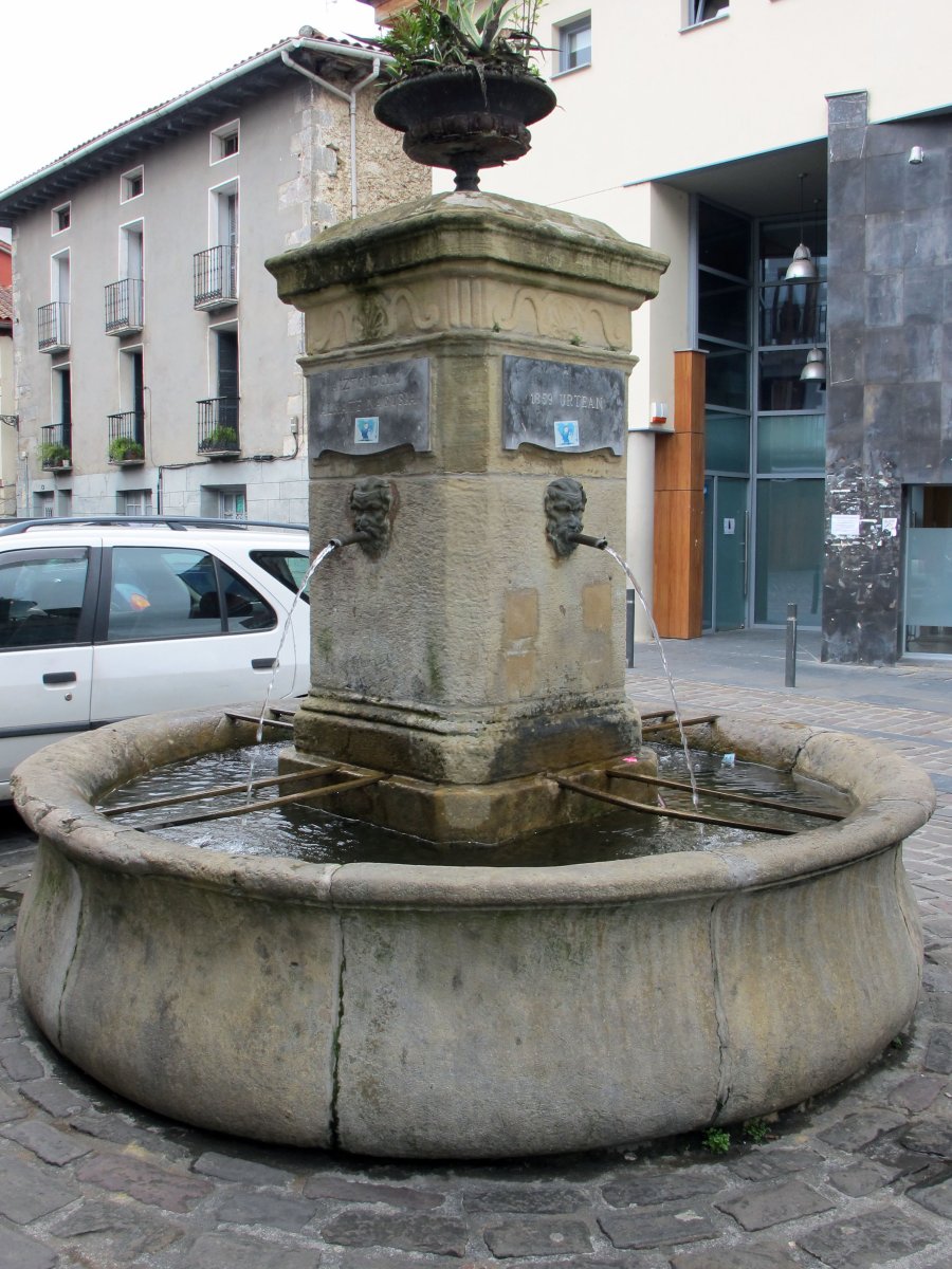 Iturria Lege Zaharraren Plazan