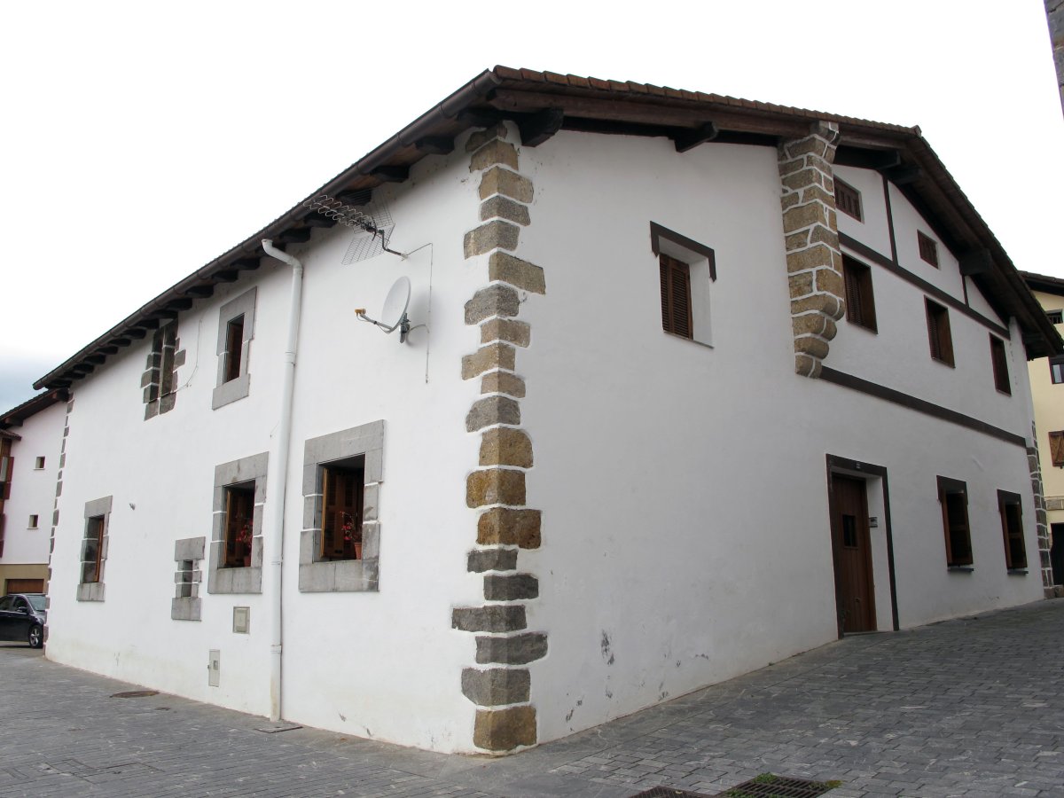 Goiko Ostatu etxea Elizmendi auzoan