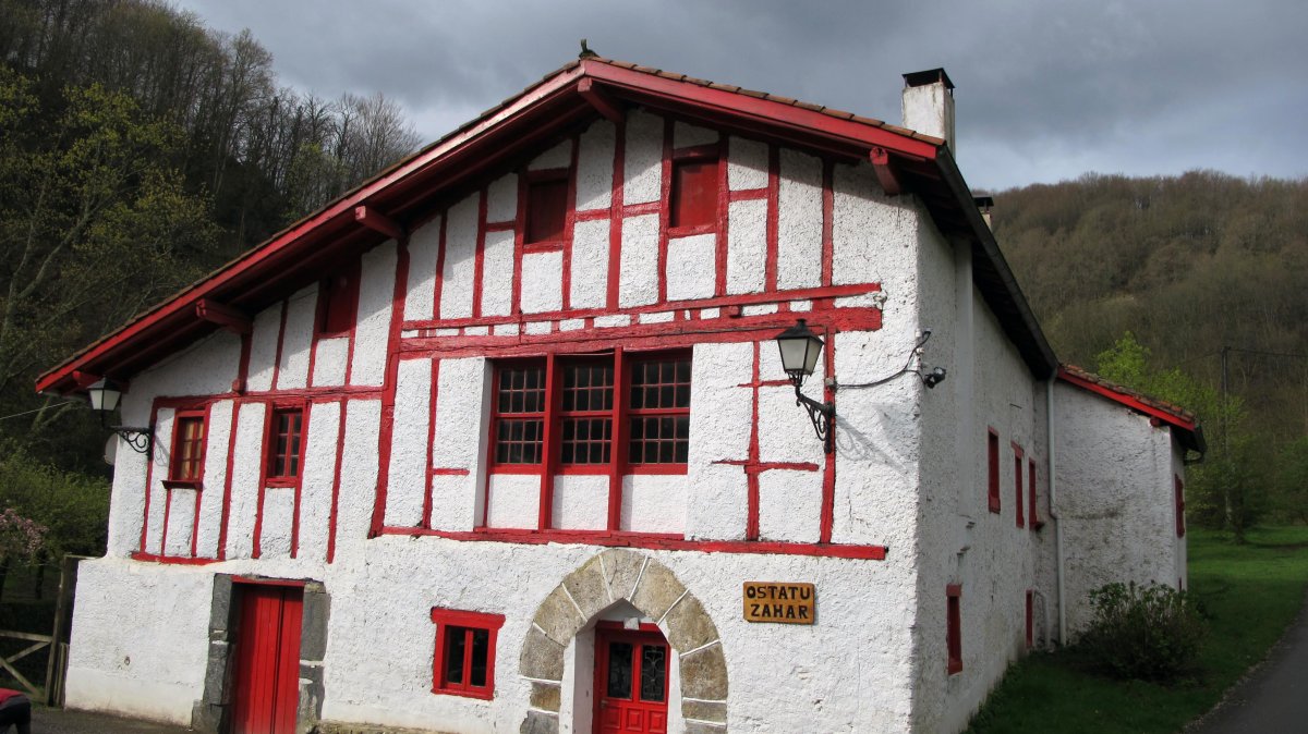 Ostatu Zahar etxea