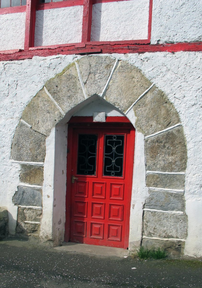 Ostatu Zahar, sarrerako atea