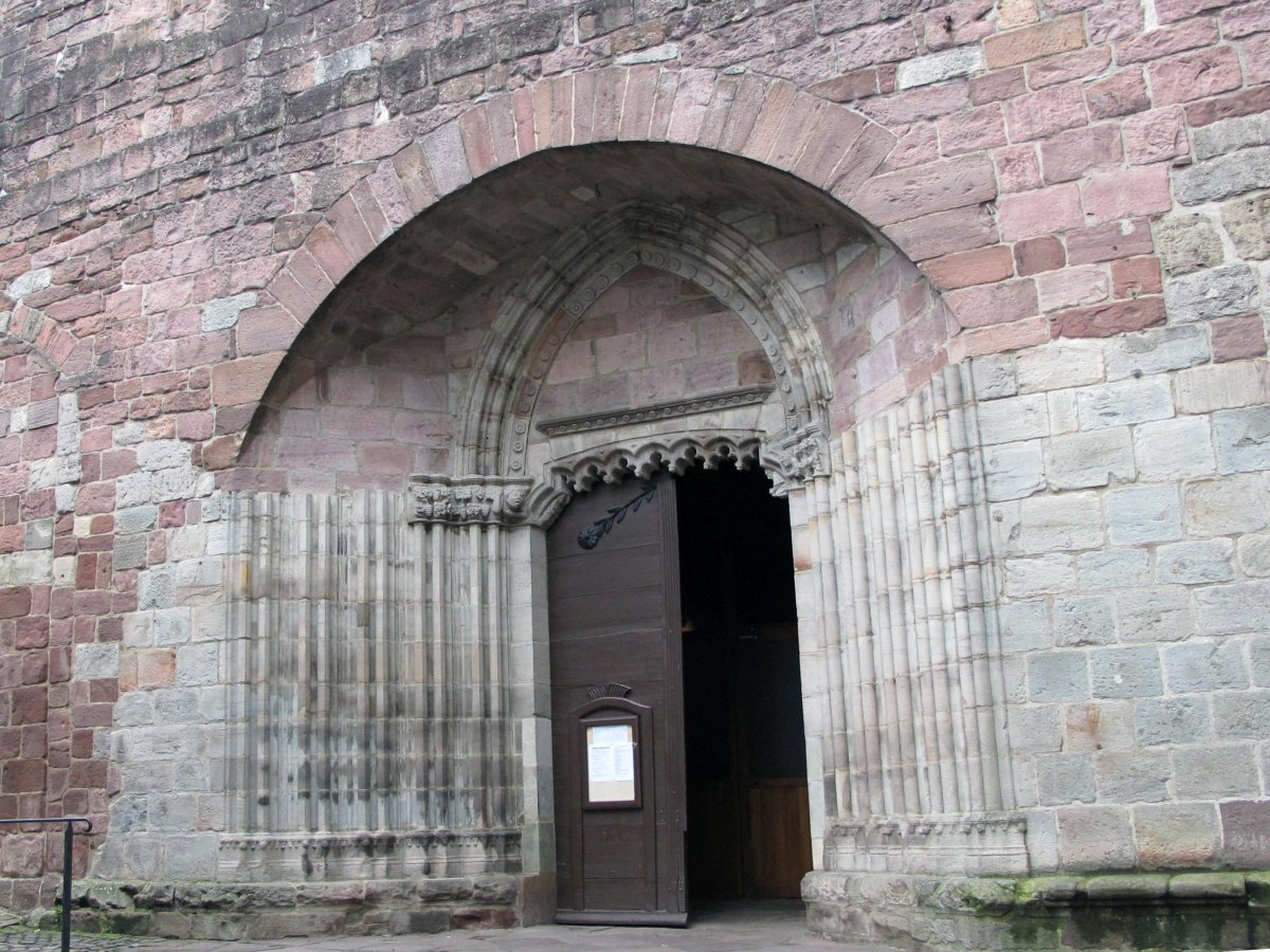 Santa Maria eliza, sarrerako atea