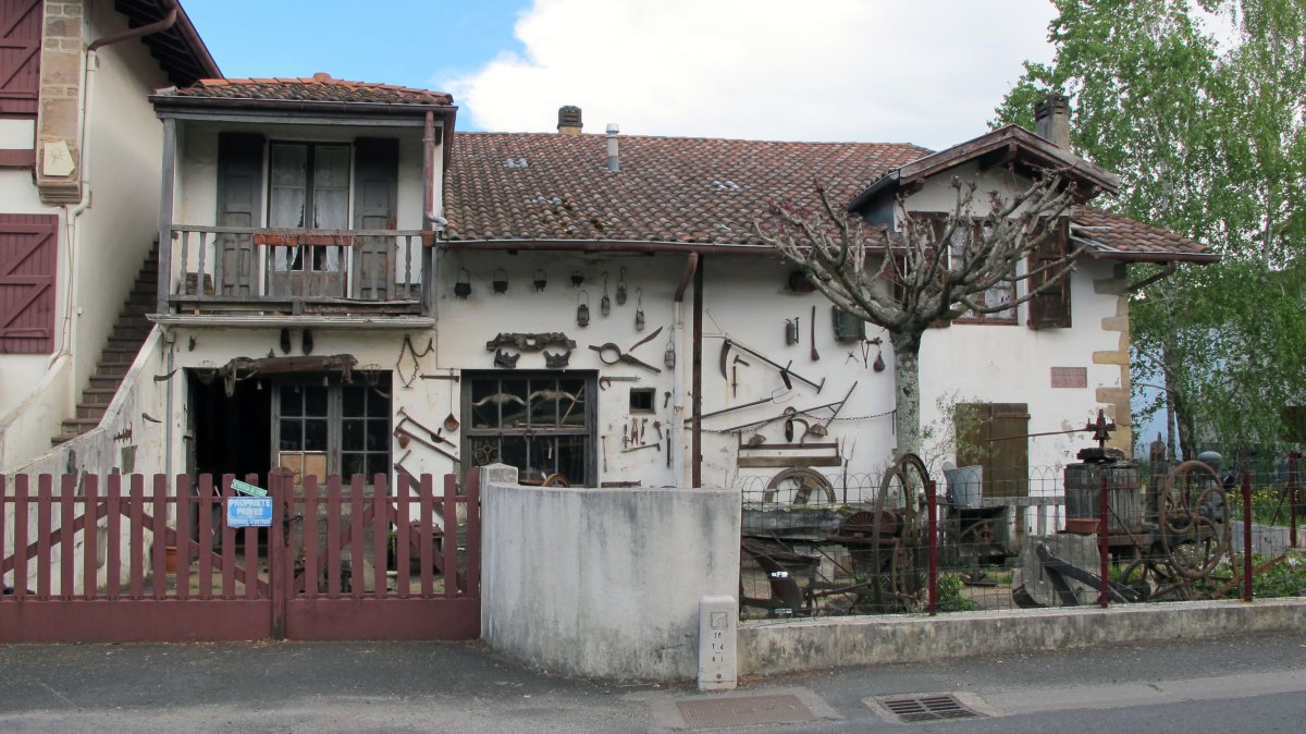 Museo txiki bat herriaren sarreran