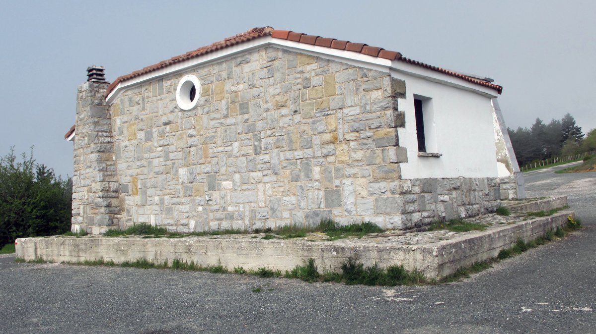 Santa Krutz ermita Erreniega mendian