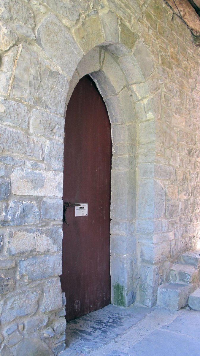 San Ciprian ermita Askonbegin, sarrerako atea