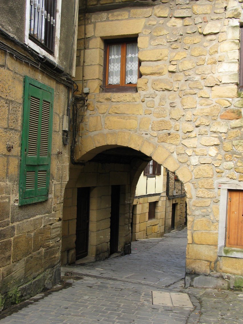 Donibaneko kale nagusiko pasabidea