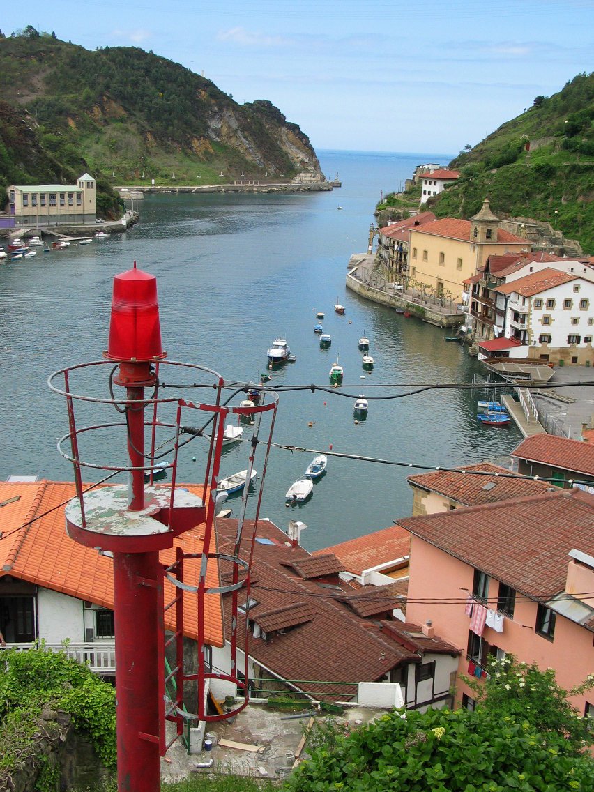 Badiako sarrera Santa Ana ermitatik