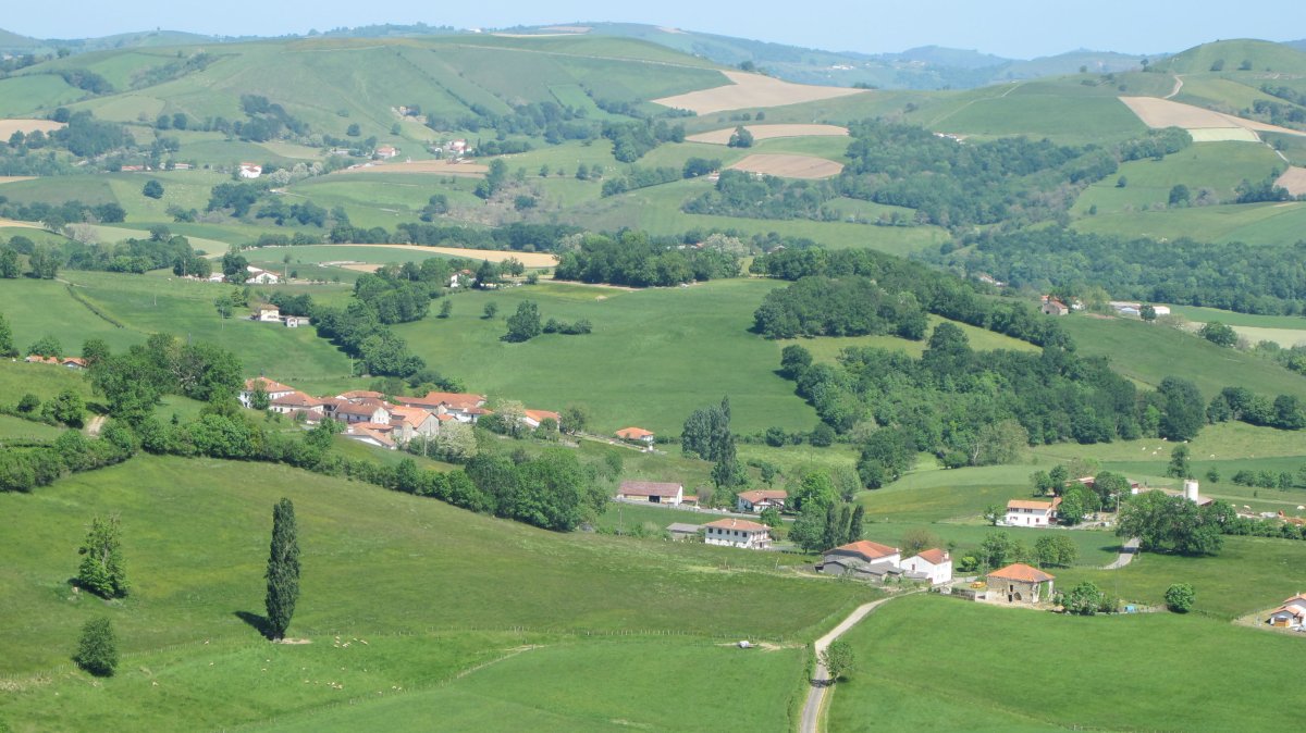 Izura-Asme Iparlatzoko lepotik ikusita