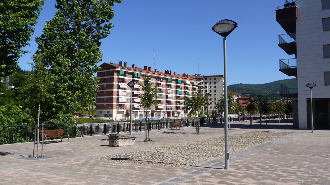 Dema-plaza, apaingarri gisara