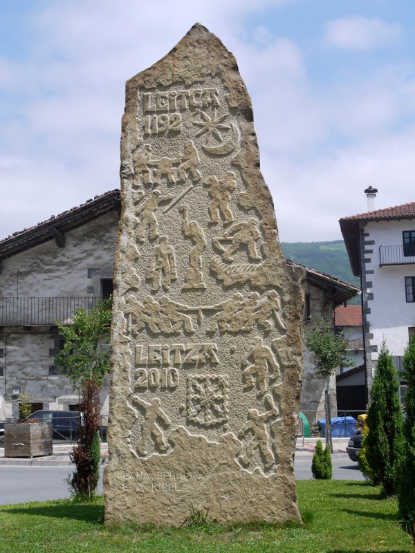 Herriari buruzko zutarria, Leitza