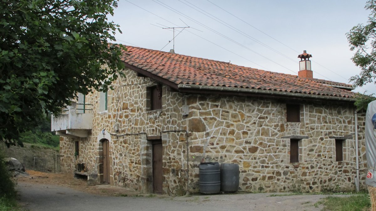 San Pantaleon baserria, Zalla