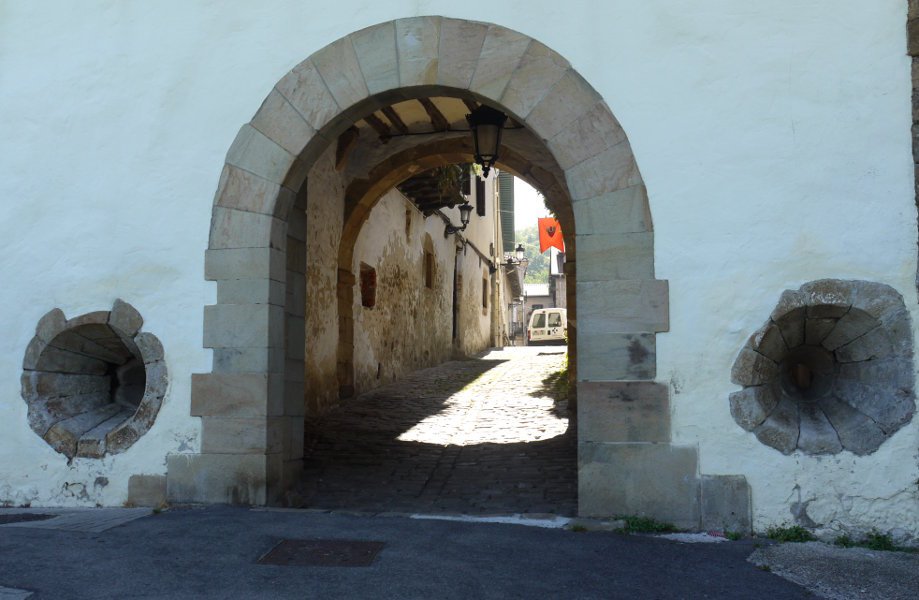 Zeraingo Atea, Segura