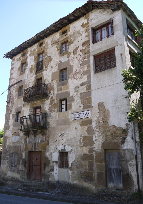 Urgaña etxea, Altsasu aldeko sarreran