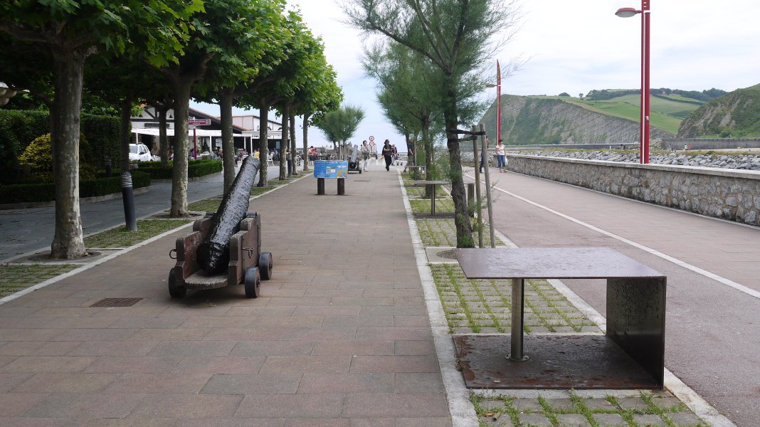 Errioaren bazterreko pasealekua