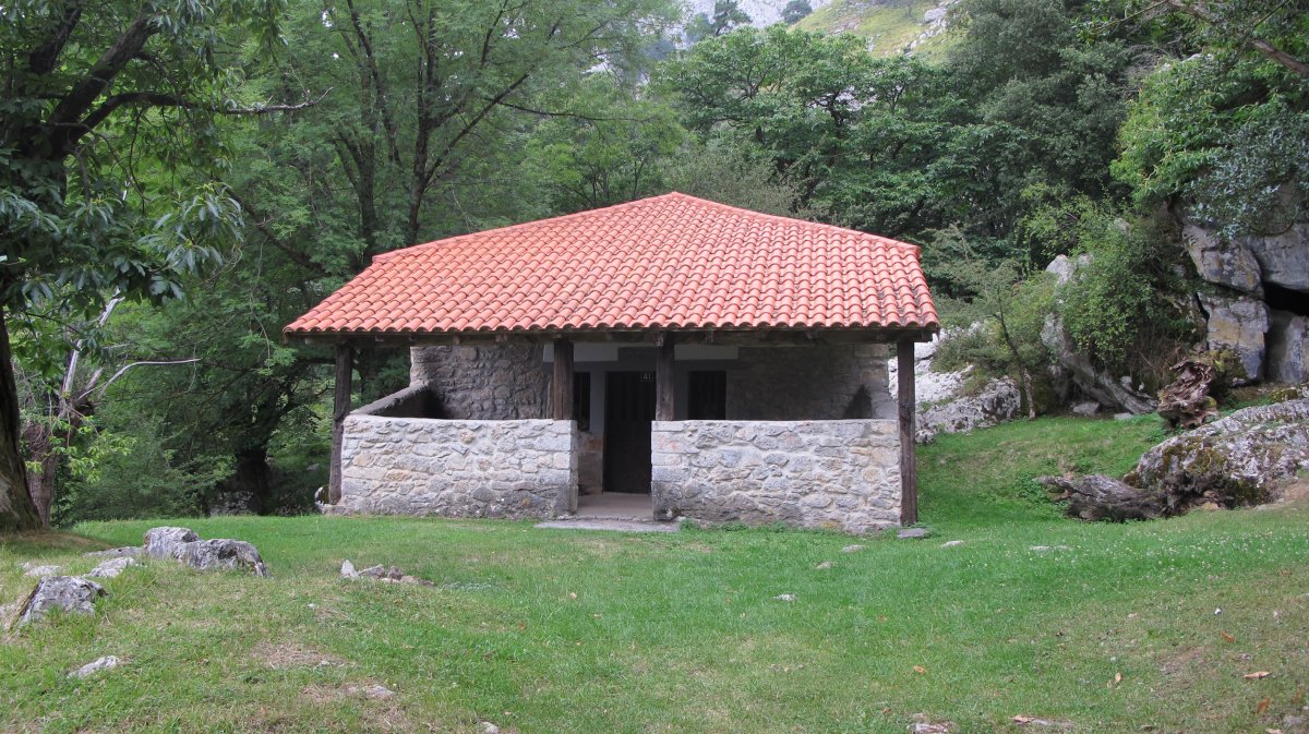 San Martin ermita Aldegoiena auzoan, Mañaria