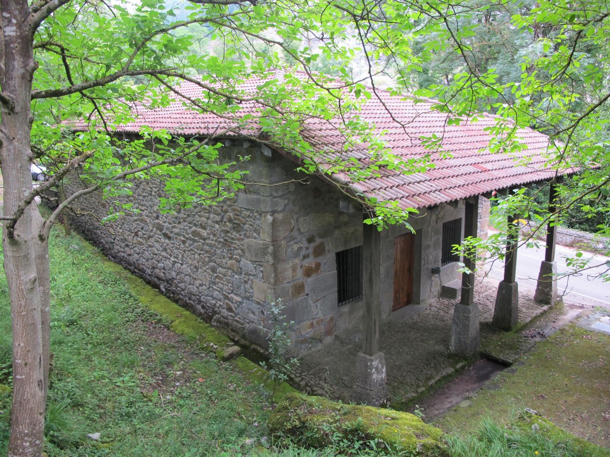 San Lorentzo ermita Aldegoiena auzoan, Mañaria