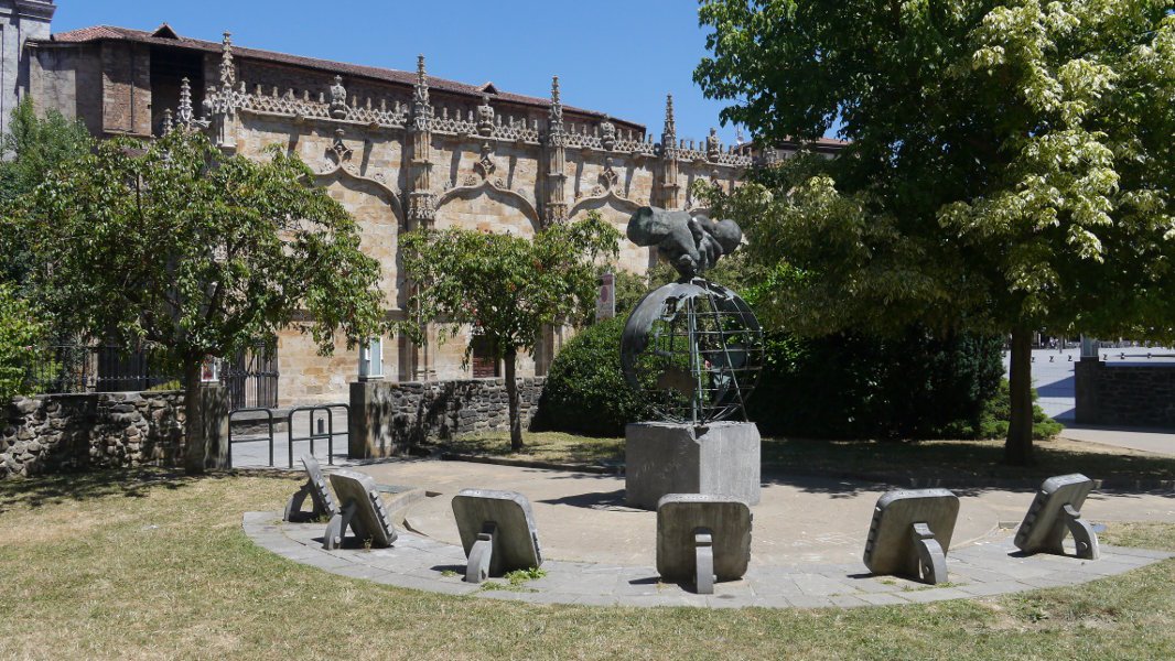 Anaitzeen plazako eskultura, Oñati