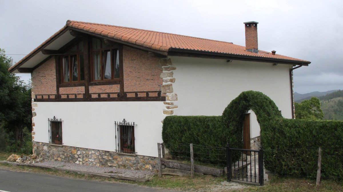 Arlepo baserria berritua, garai bateko benta izana, Oiartzun