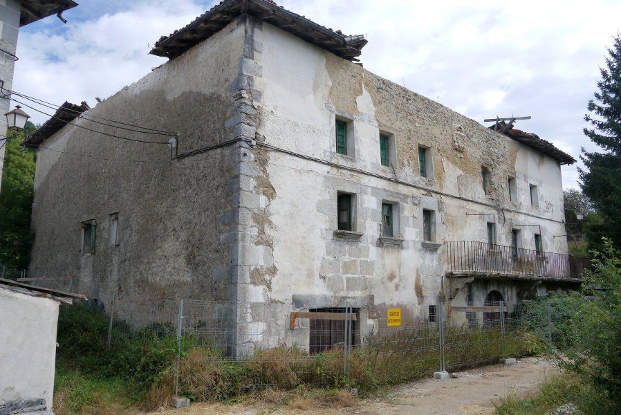 Herriko etxea, Uitzi