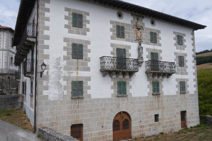 Osanbela jauregia, Uitzi