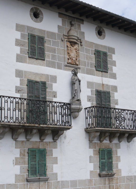 Osanbela jauregia, Uitzi