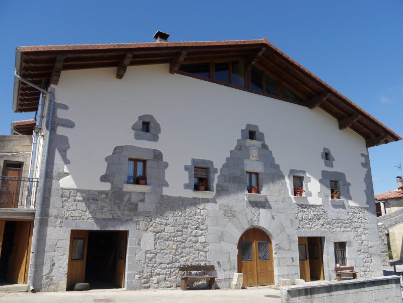 Herriko etxea, Iribas