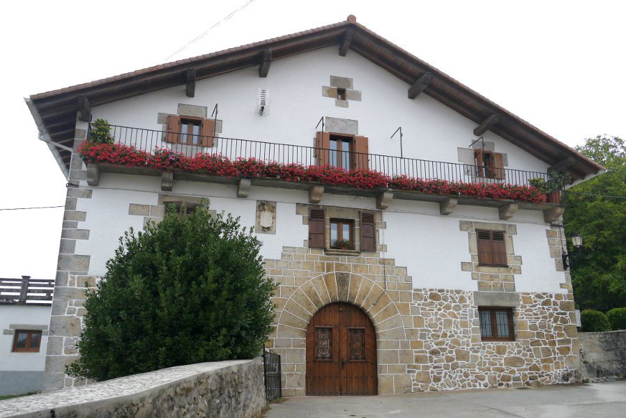Herriko etxea, Mugiro