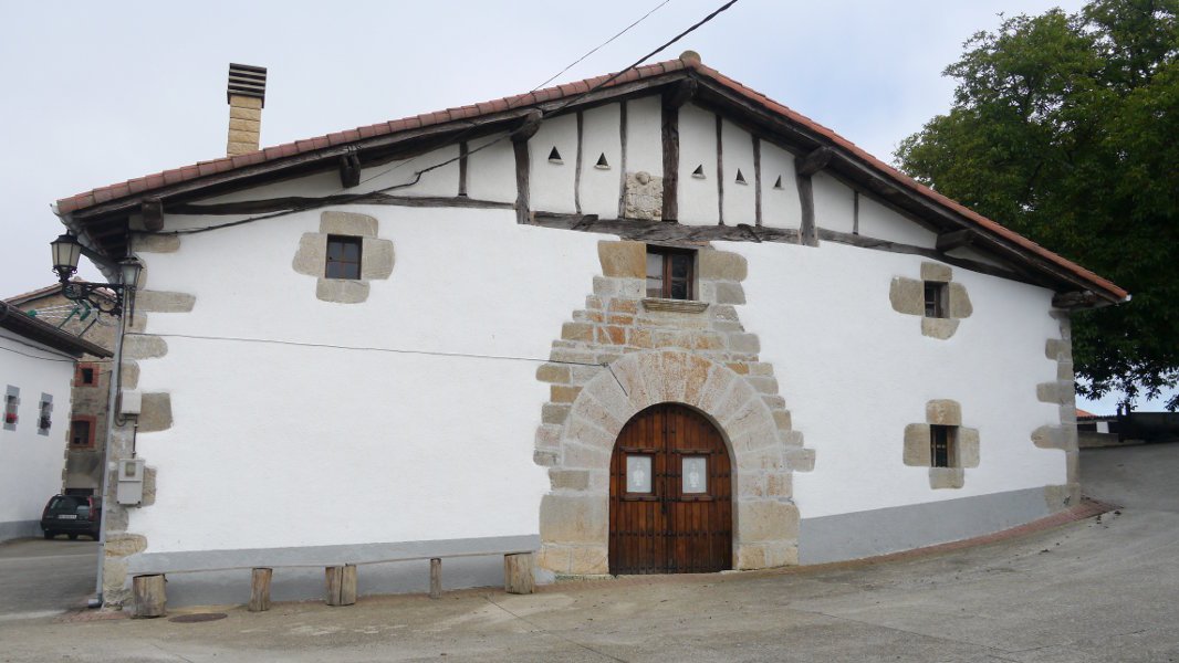 Herriko etxea, Mugiro