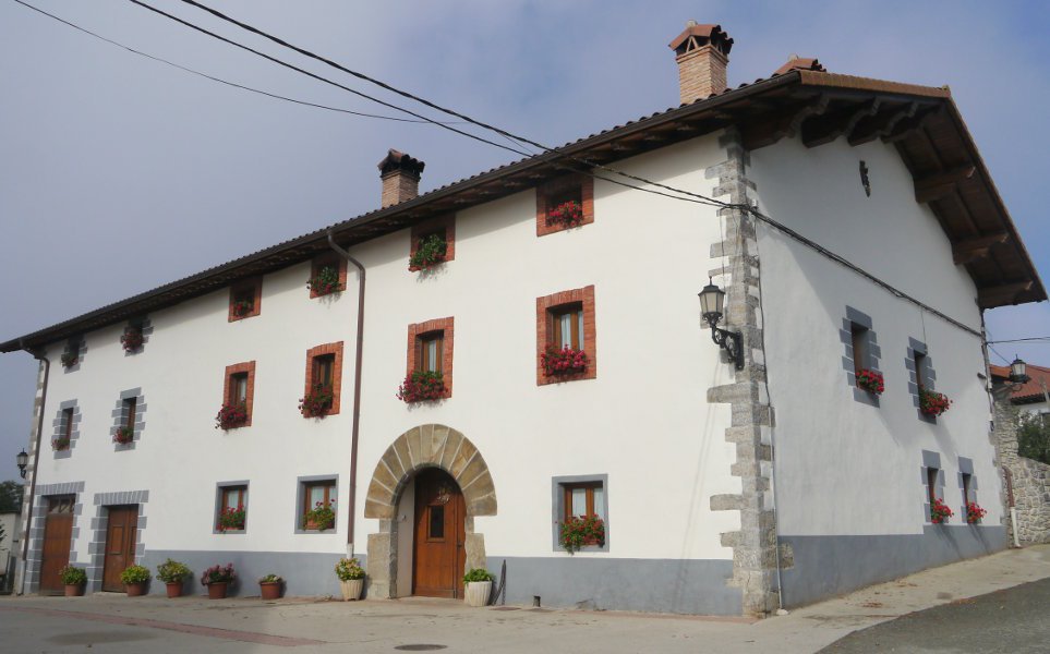 Herriko etxea, Mugiro
