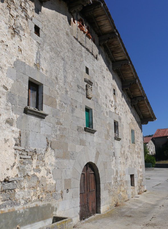 Herriko etxea, Astitz