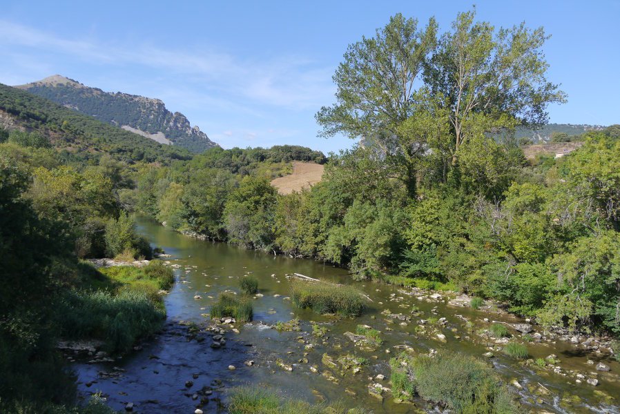 Arakil ibaia Anotz inguruan