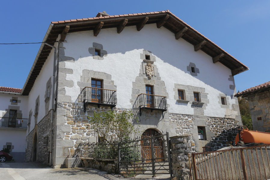 Herriko etxea, Madotz